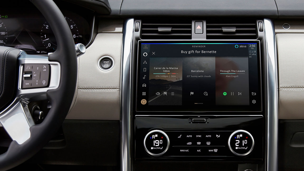 Land Rover Discovery 11.4-inch full HD touchscreen.