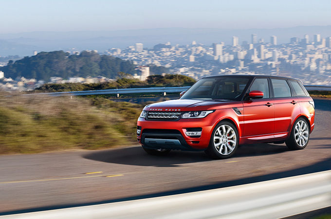 NEW RANGE ROVER SPORT ON ROAD