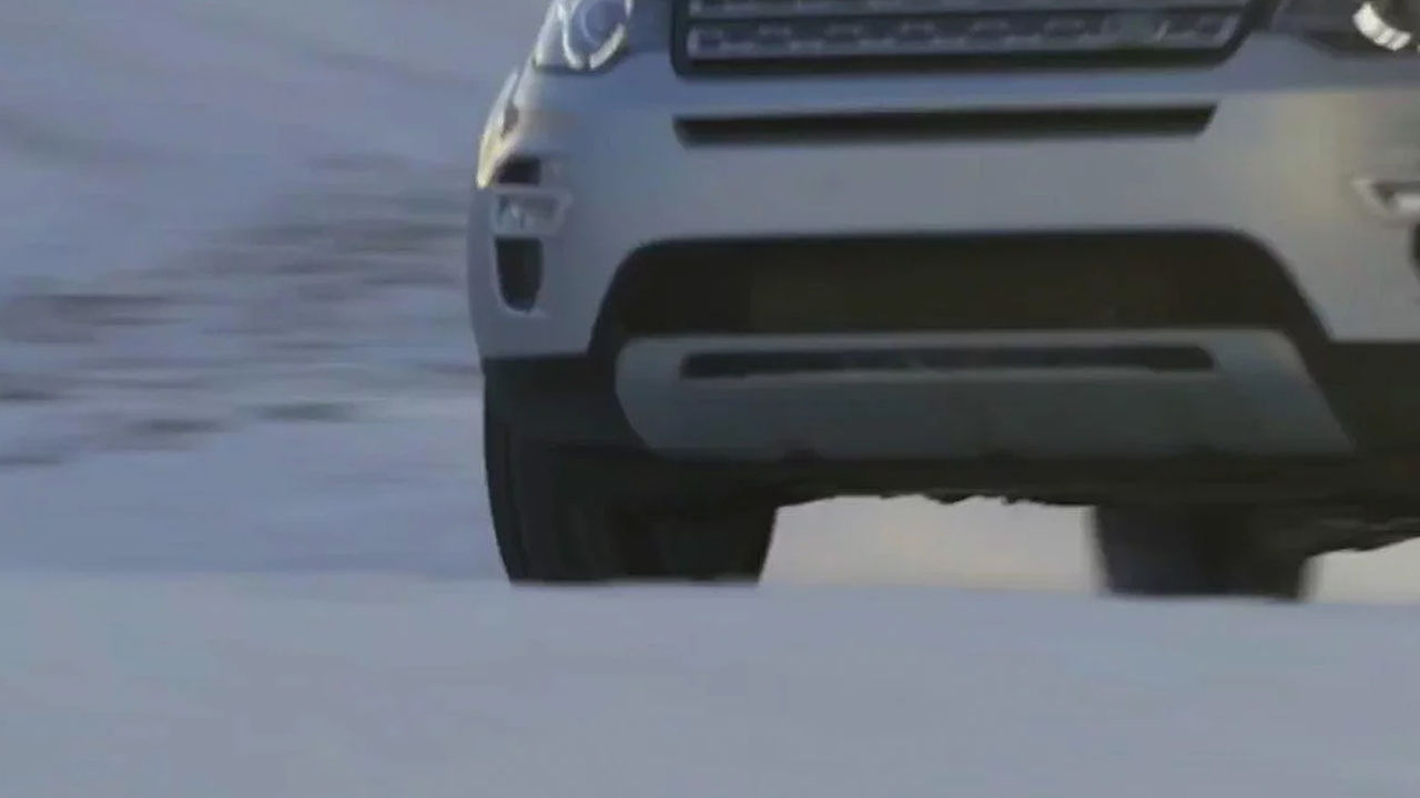 Range rover Vehicle in Snow