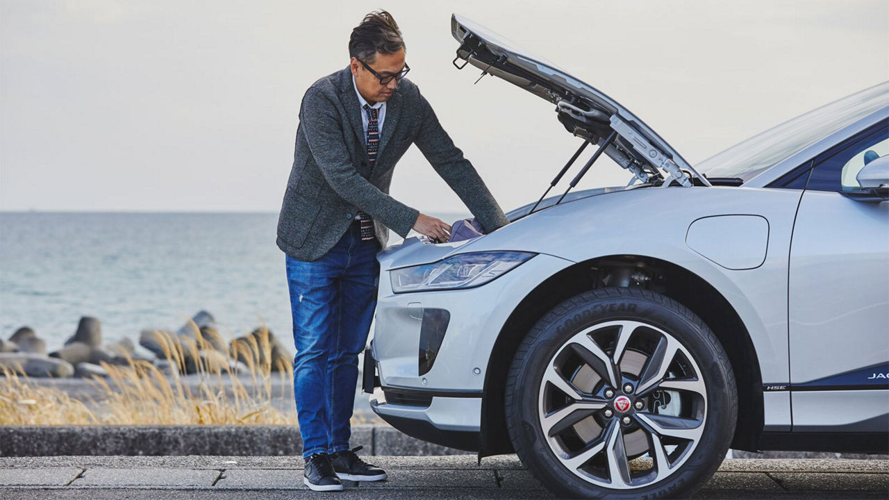 Soichi Kageyama in front of a Jaguar I-Pace