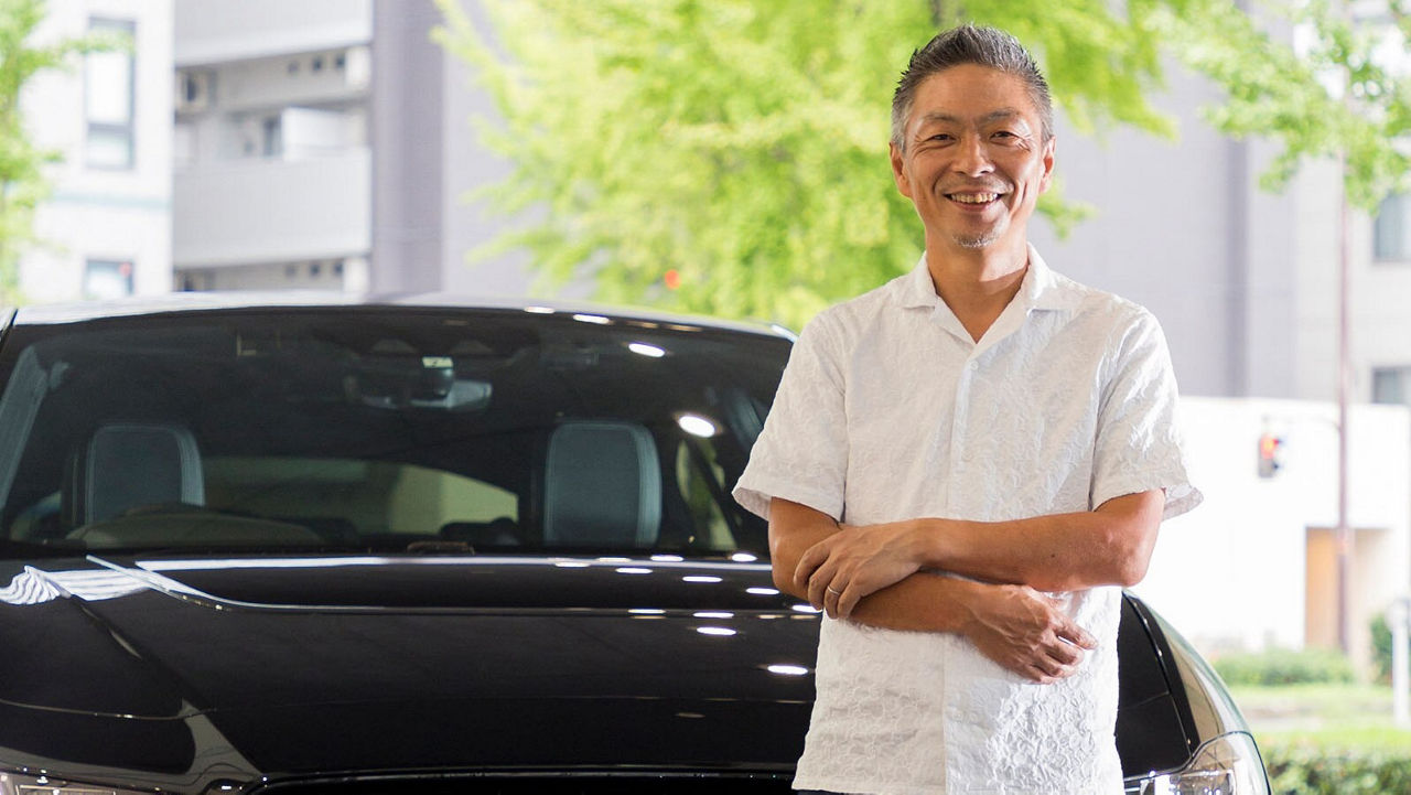 Yoshiki Hayakawa in front of a Jaguar I-Pace