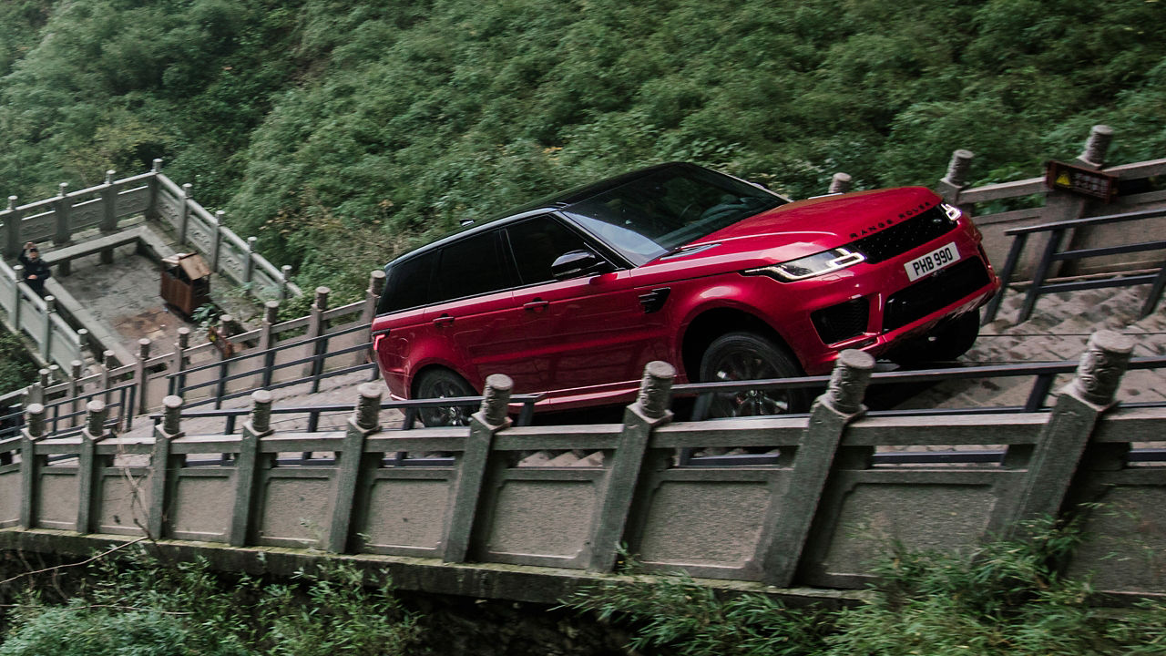 Range Rover Sport SVR Taming Tianmen Road