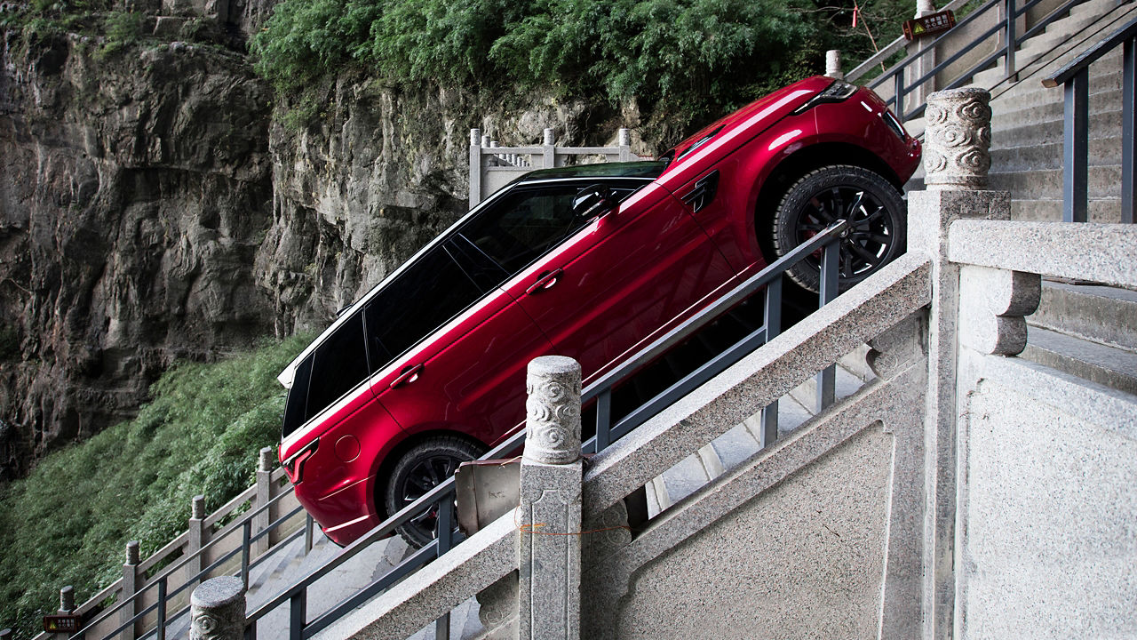 Range Rover Sport SVR Taming Tianmen Road