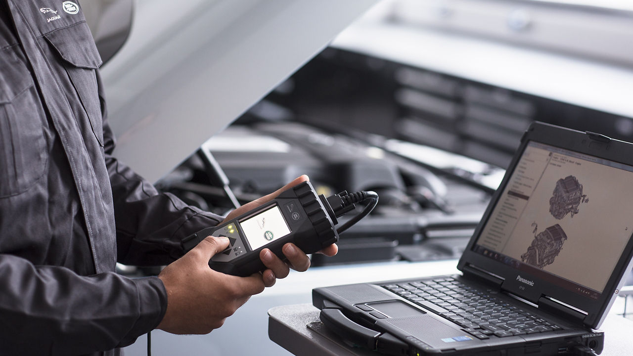 Land Rover Diagnostic at service center