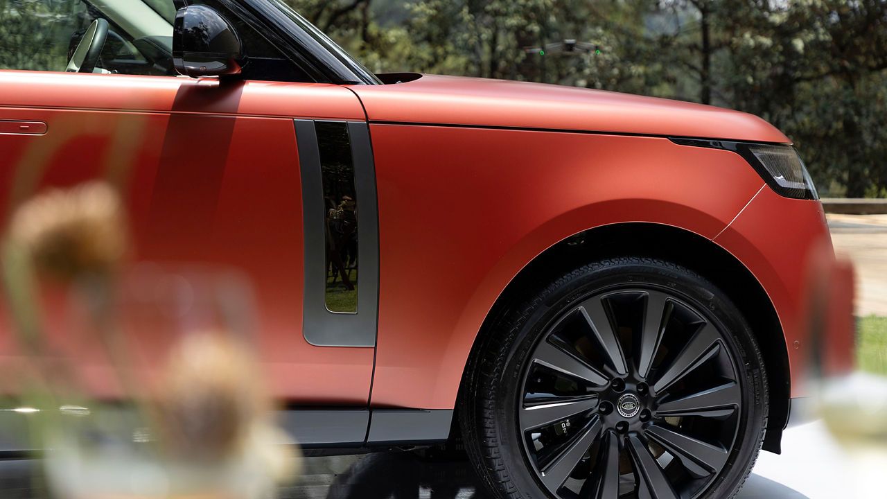 Range Rover SV Side Look
