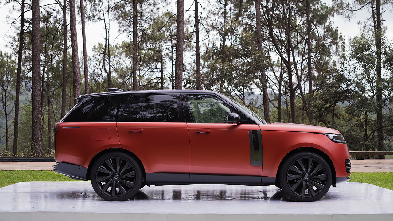 Range Rover SV In Nature
