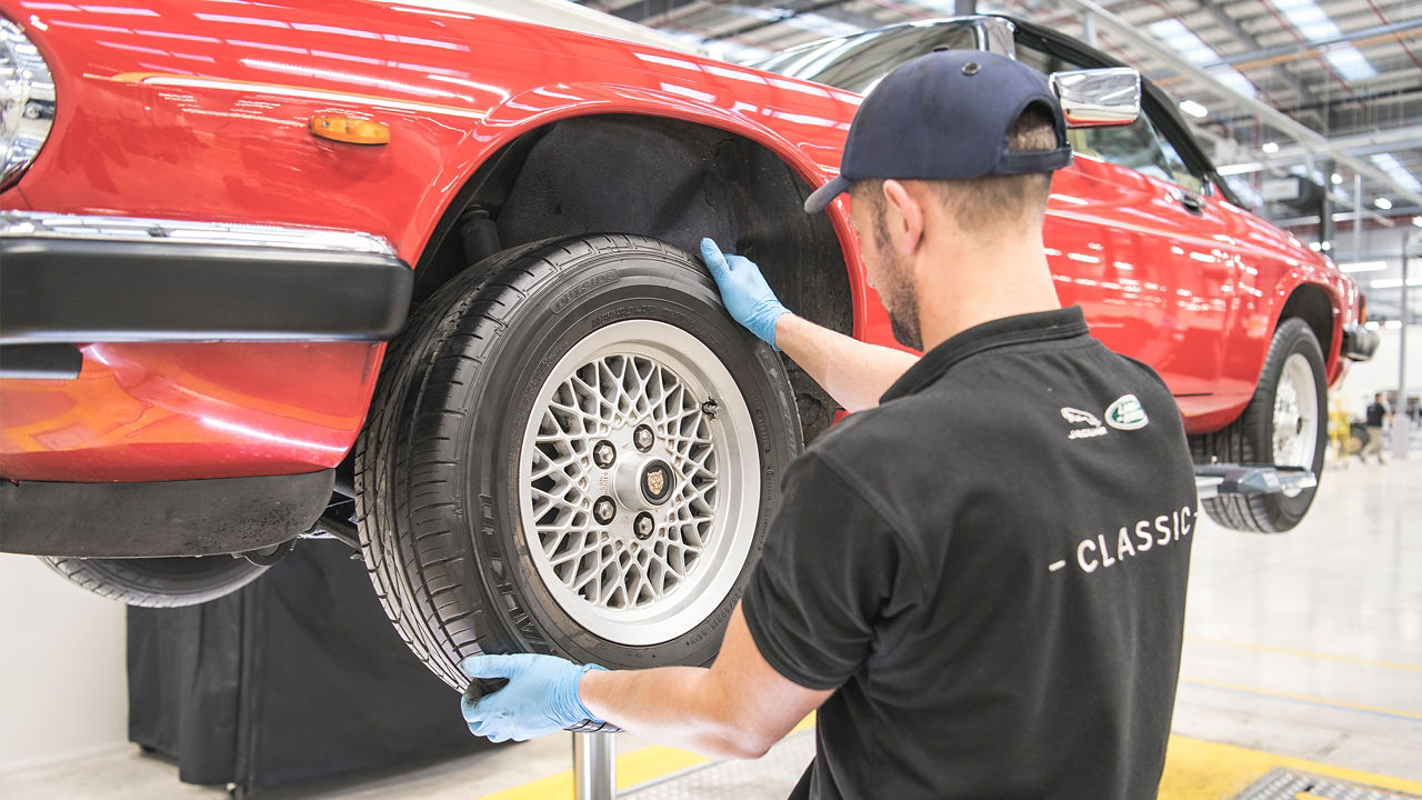  Professional tyre service male worker