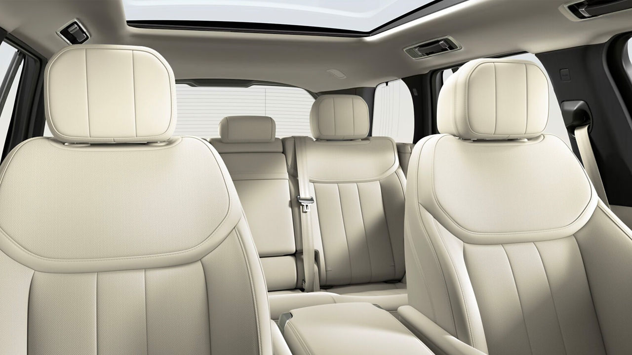 Range Rover SE D350 Cabin