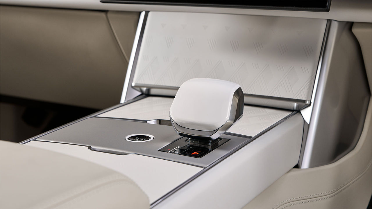 Range Rover SV bespoke Urban Twilight Light Shifter