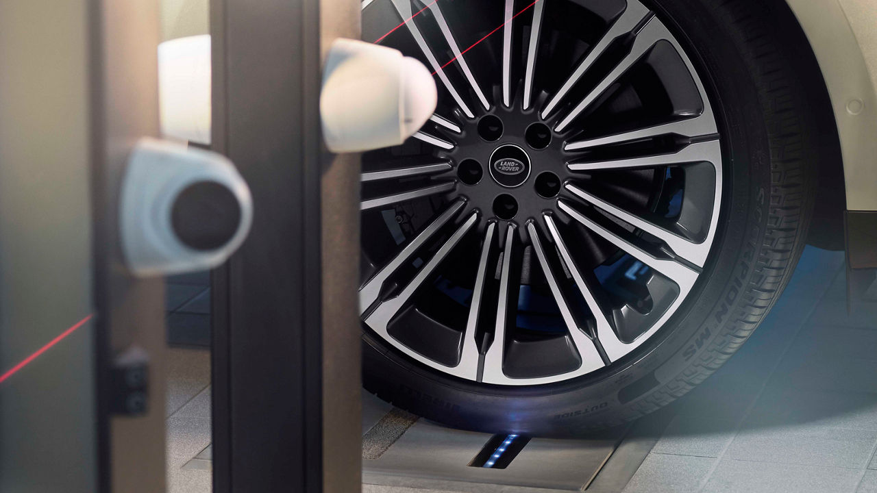 Range Rover wheel 