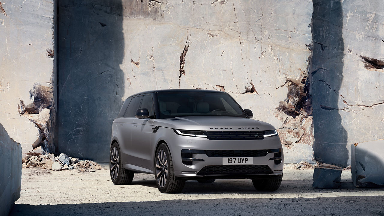 Range Rover Sport Electric front 3 quarter