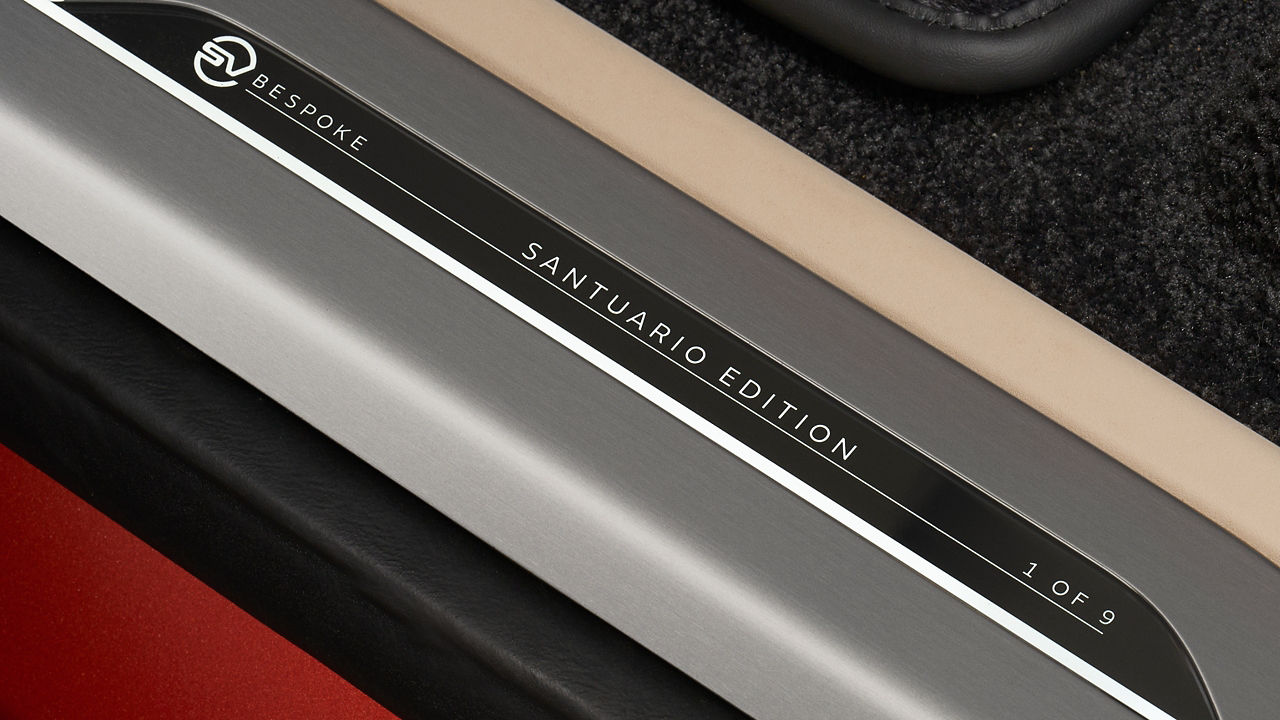 Range Rover SVB Santuario Treadplate Working Retouch