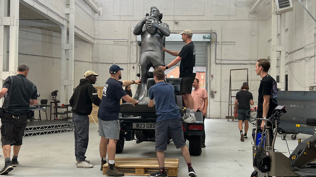 RWC statue In loading from a truck