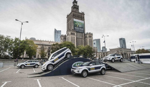 Range Rovers in front of Warsaw Palace of Culture
