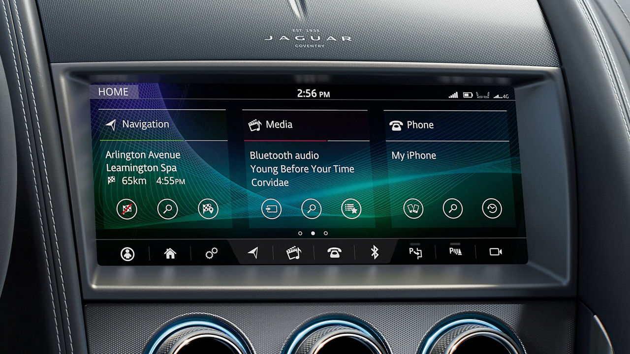 Jaguar F-TYPE X152 CLOSE-VIEW OFINFOTAINMENT