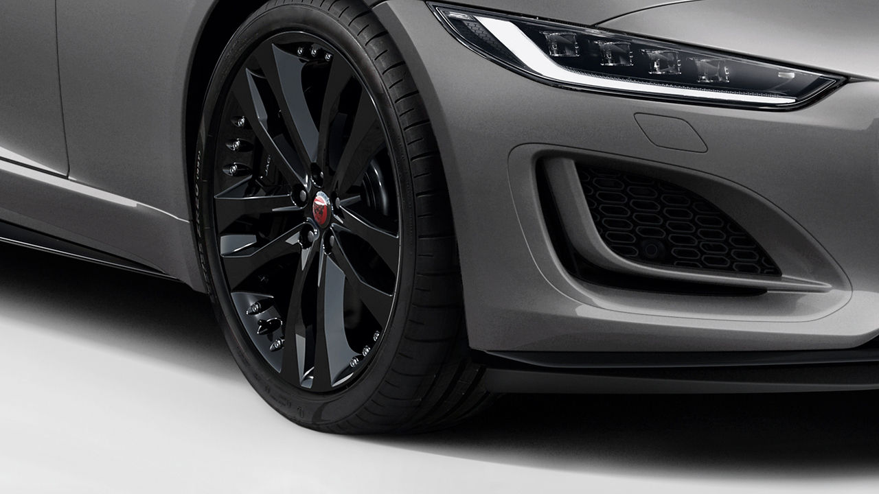 Jaguar F-Type tires extreme crop