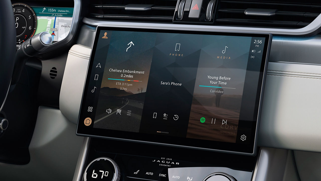 Jaguar XF interior infotainment system 