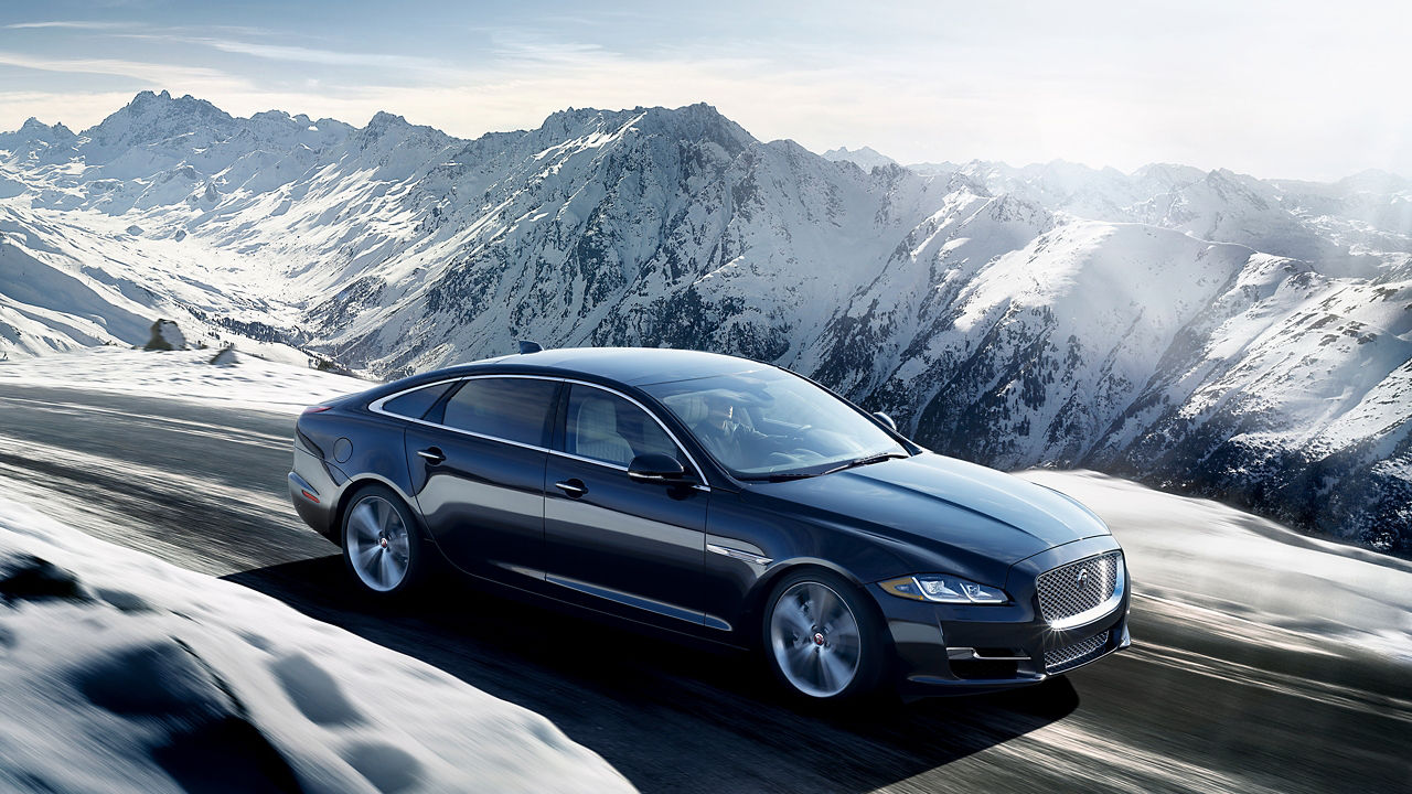 Jaguar XJ running on Himalayan ice road 