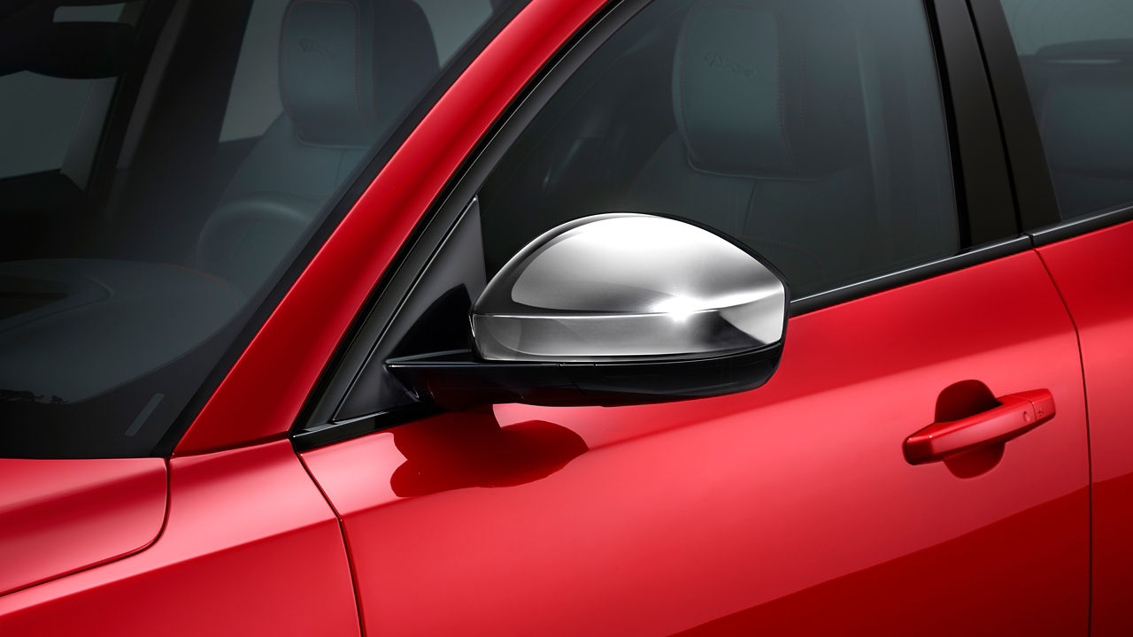 Jaguar E-Pace mirror details