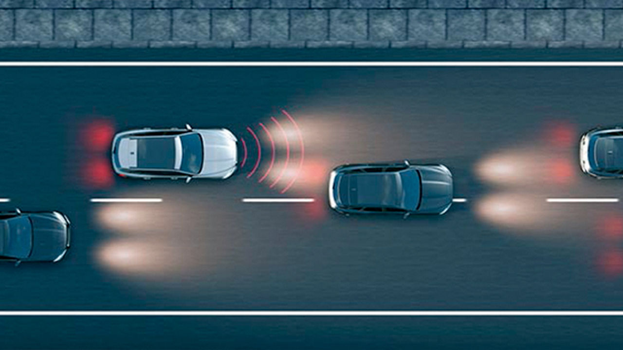 Jaguar F-Pace INTELLIGENT EMERGENCY BRAKING Illustration