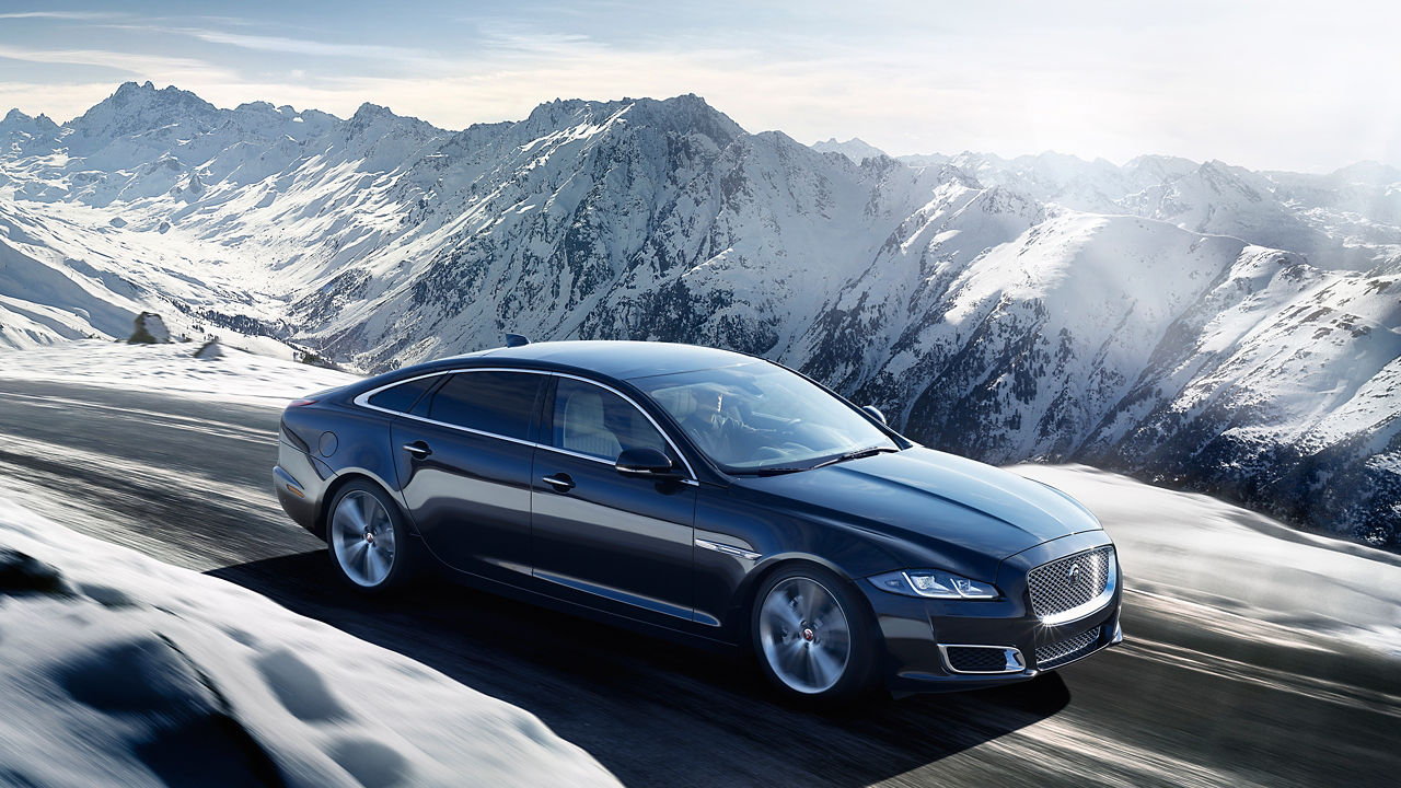 Jaguar XJ running on Himalayan ice road 