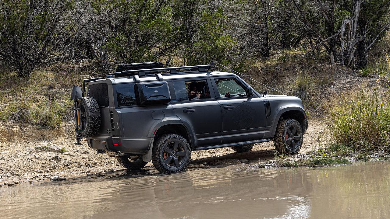 Range Rover TREK OFF-ROAD front view