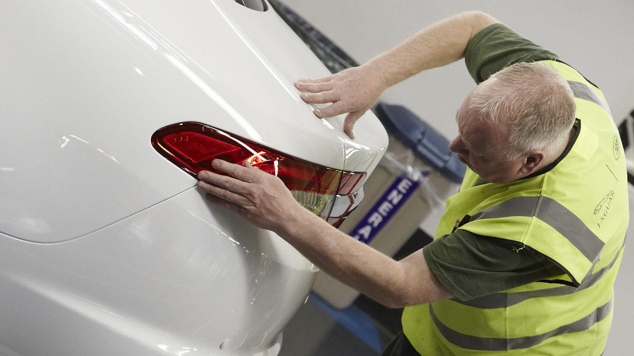 Workshop Tail light inspection 